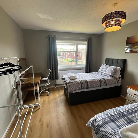 Spacious 3 Beds Cozy Home For Family And Contractors Sandhurst  Exterior photo